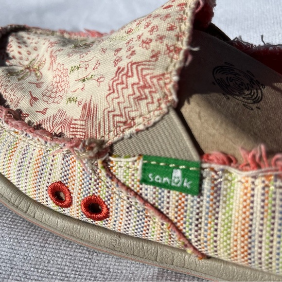 Sanuk Casual Frayed Shoe in Cream & Peach Design - Picture 2 of 6